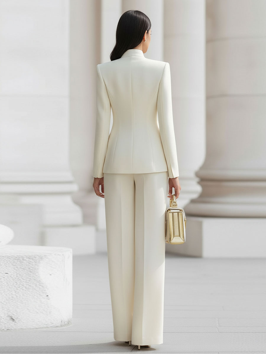 Christina - Ensemble de Costume Sur Mesure Crème Élégant avec Accents Dorés