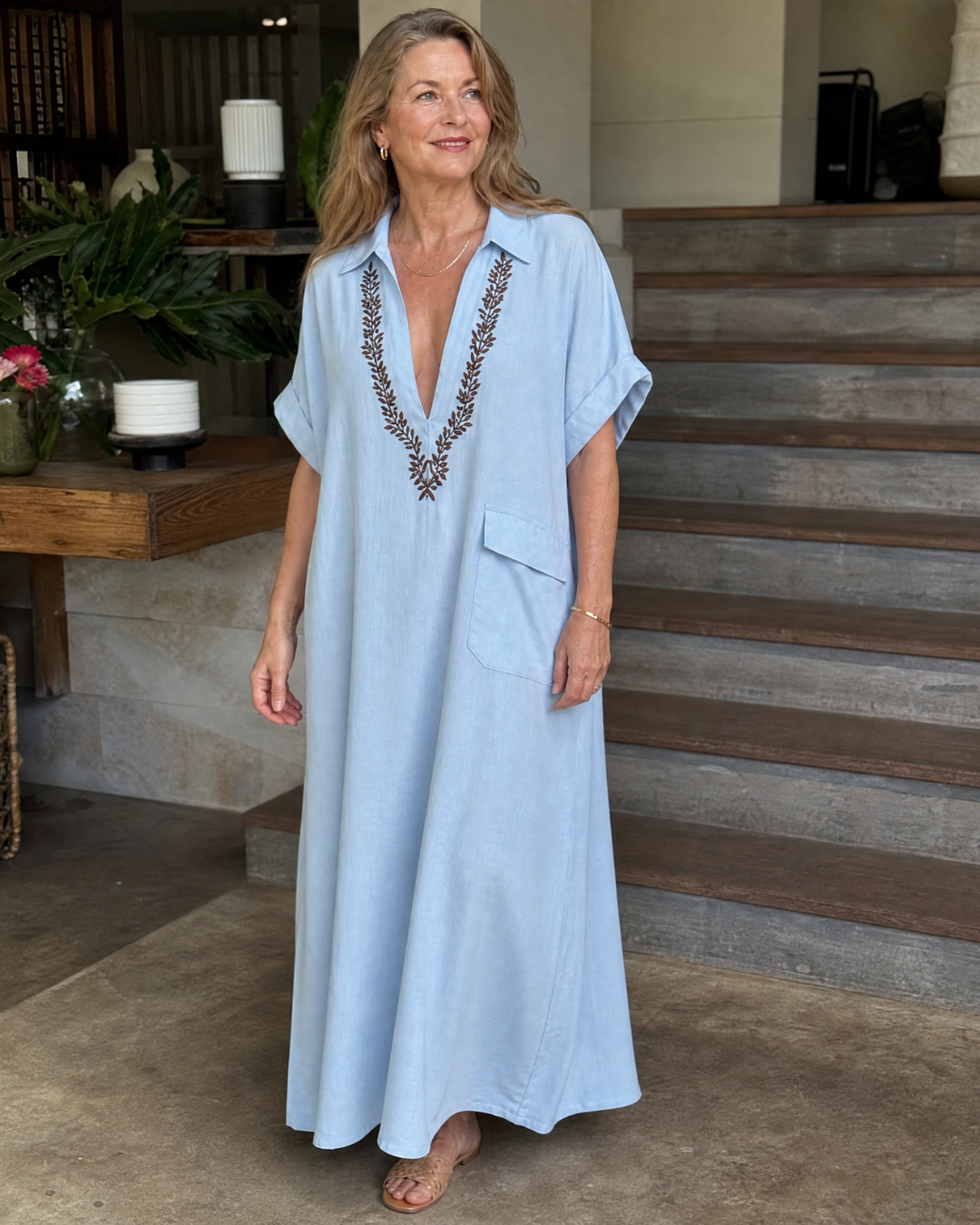 Elakeja | Vestito Midi Relaxed con Dettaglio Tasca e Collo a V Ricamato