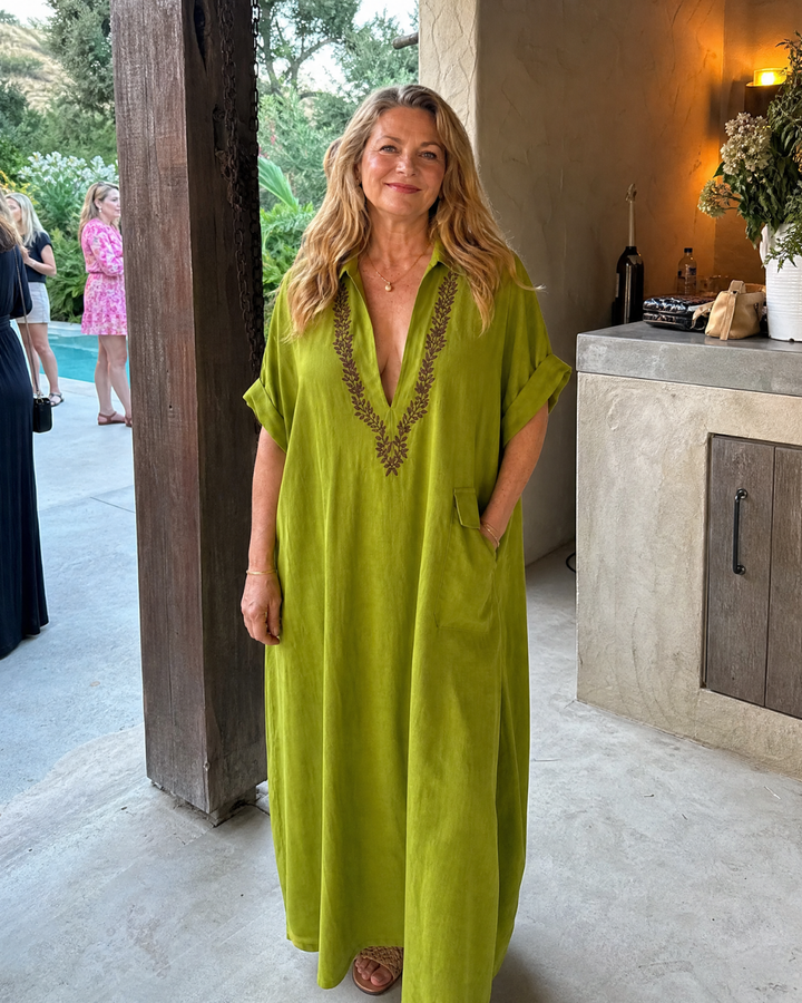 Elakeja | Vestito Midi Relaxed con Dettaglio Tasca e Collo a V Ricamato