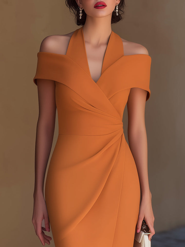 Robe midi décolletée avec col halter et fronces