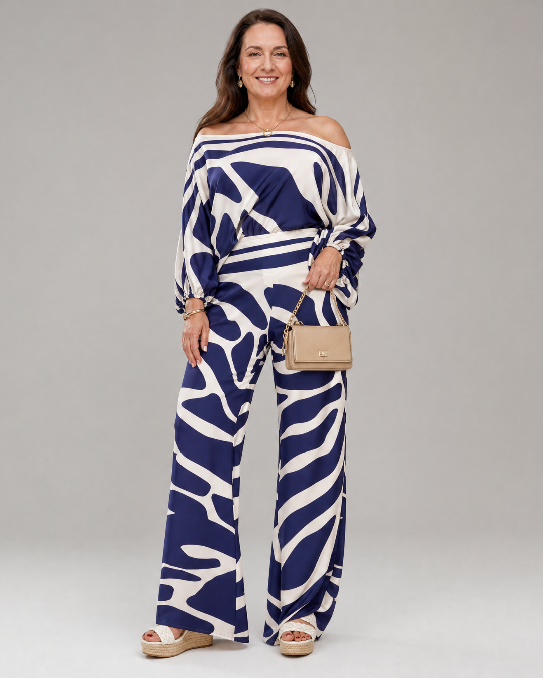 Sulaya | Top Off Shoulder con Stampa Astratta e Pantaloni a Gamba Larga
