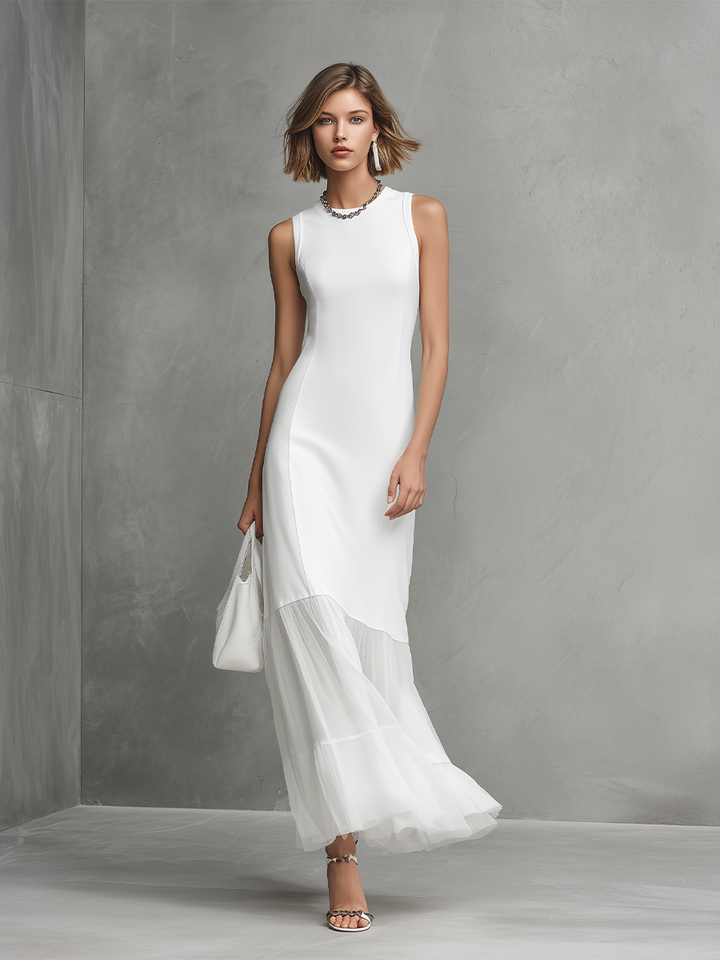 Robe élégante blanche sans manches en soie de lait et panneaux en chiffon