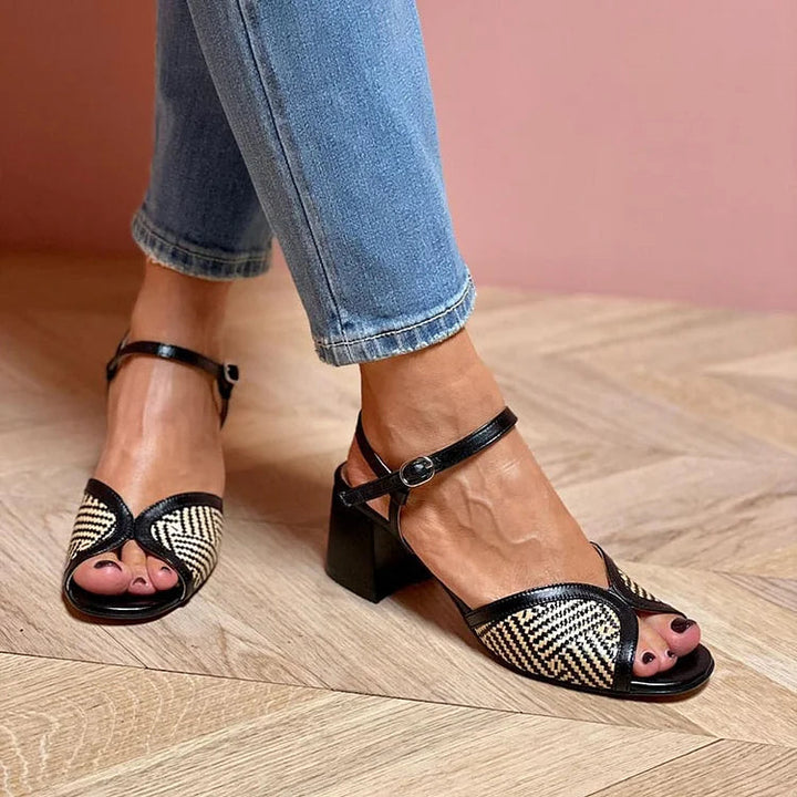 SANDALES EN TISSU TRESSÉ AVEC TALON LARGE