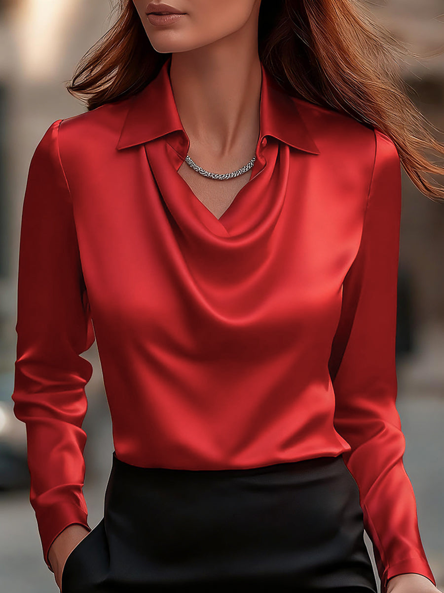 Blouse en satin élégante avec décolleté drapé