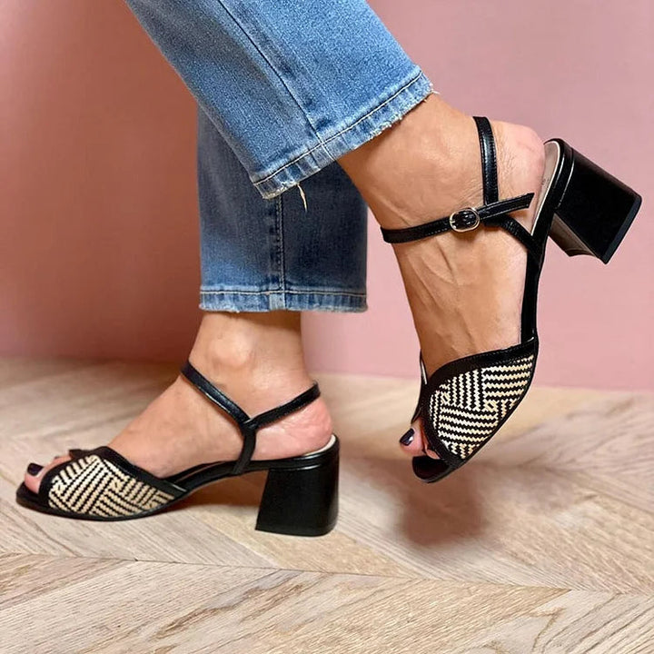 SANDALES EN TISSU TRESSÉ AVEC TALON LARGE