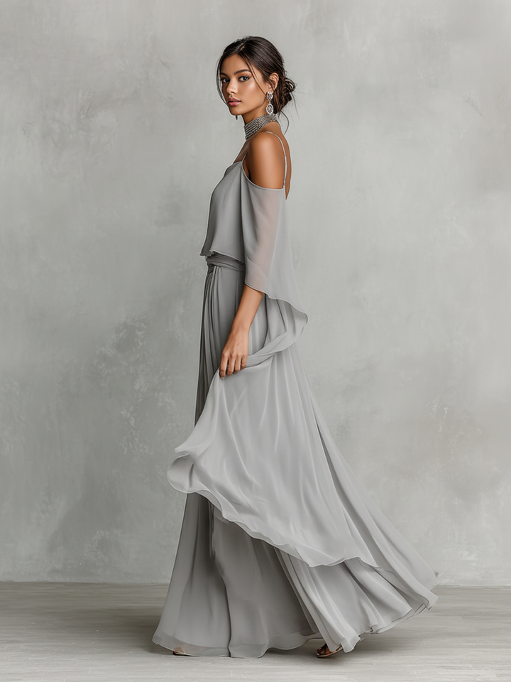 Ensemble en Chiffon Respirant Gris Femme avec Détail Épaules Nues & Silhouette Évasée, Style Contemporain Luxe-Féminin