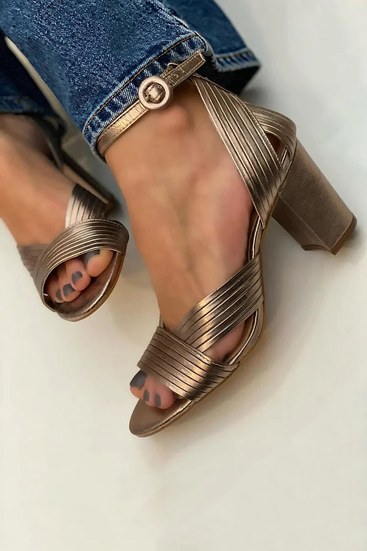 SANDALLES À BRIDES ÉLÉGANTES