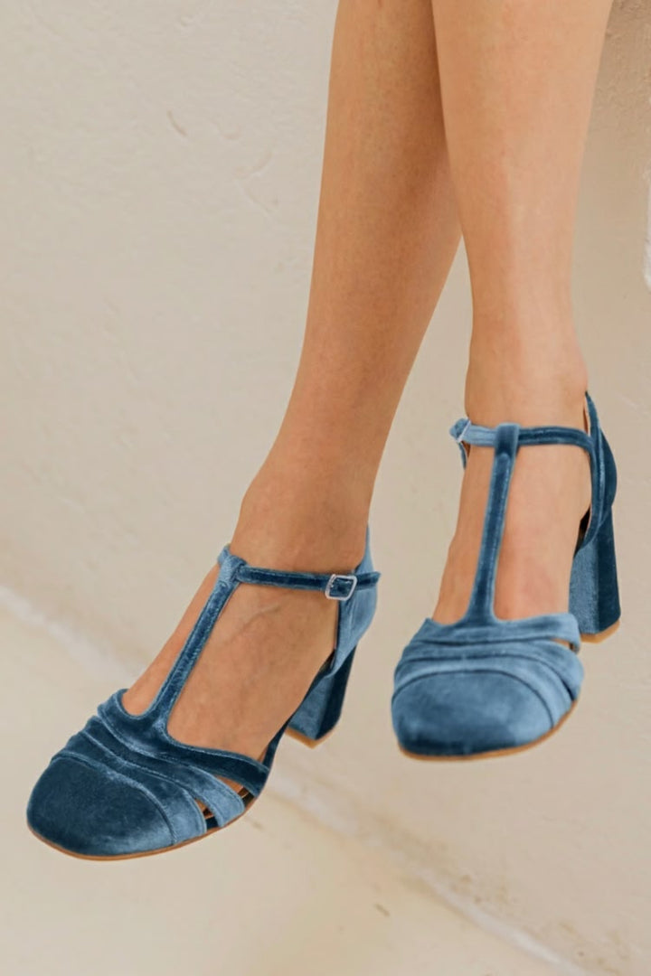 CHAUSSURE AVEC T-BAR ET TALON STABLE