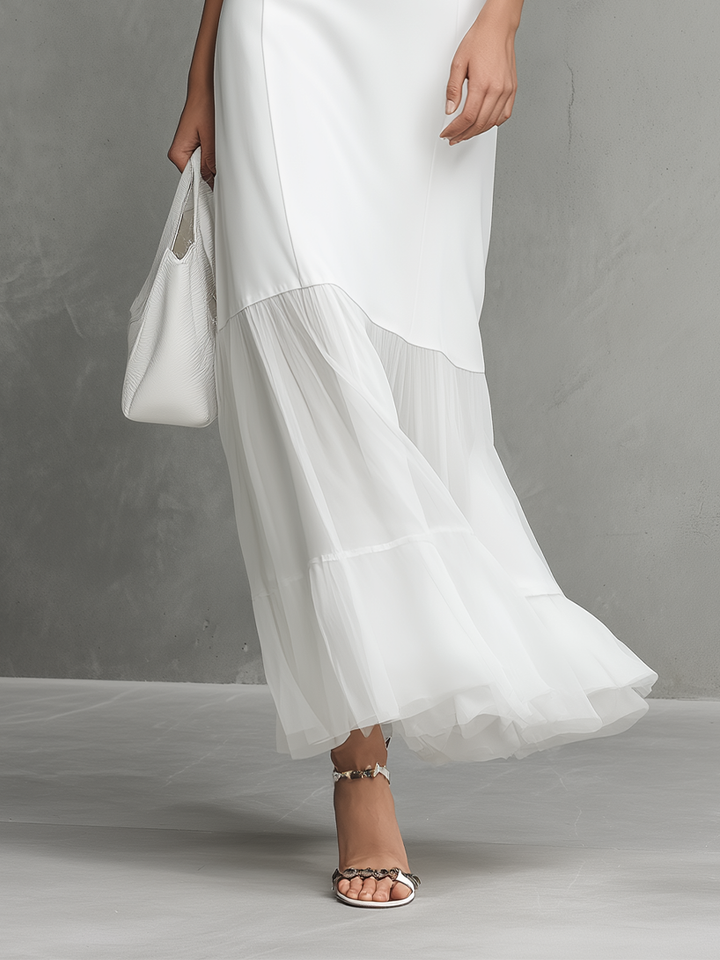 Robe sans manches blanche élégante pour femmes avec soie de lait et panneaux en chiffon