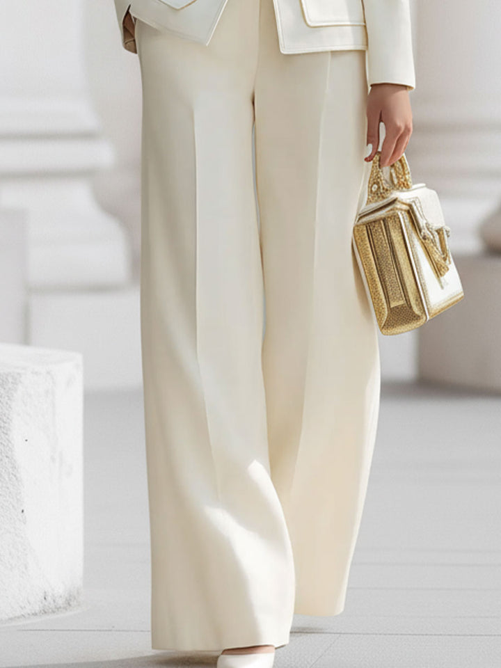 Christina - Ensemble de Costume Sur Mesure Crème Élégant avec Accents Dorés