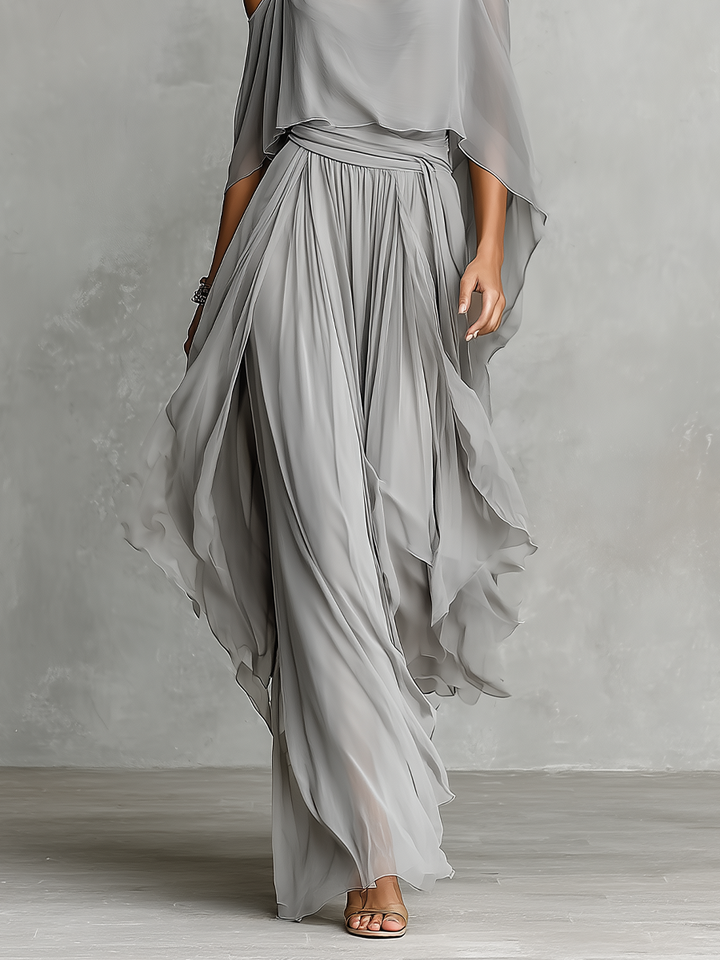 Ensemble en Chiffon Respirant Gris Femme avec Détail Épaules Nues & Silhouette Évasée, Style Contemporain Luxe-Féminin
