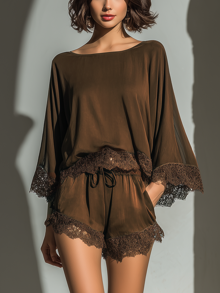 Ensemble Top & Shorts à Col Bateau en Satin Chocolat pour Femmes avec Détails en Dentelle