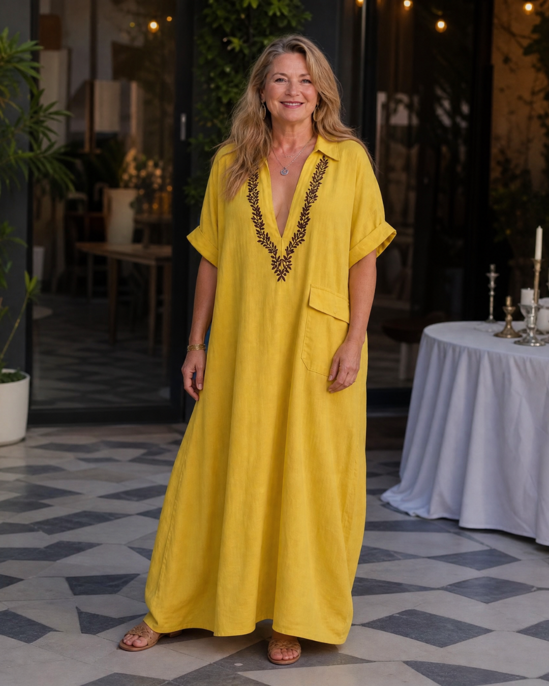 Elakeja | Vestito Midi Relaxed con Dettaglio Tasca e Collo a V Ricamato