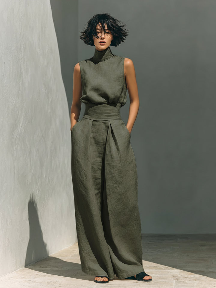 Ensemble composé d'un débardeur et d'un pantalon à jambes larges en mélange de coton et de lin.