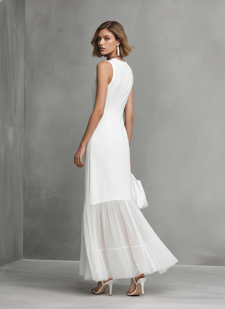 Robe sans manches blanche élégante pour femmes avec soie de lait et panneaux en chiffon
