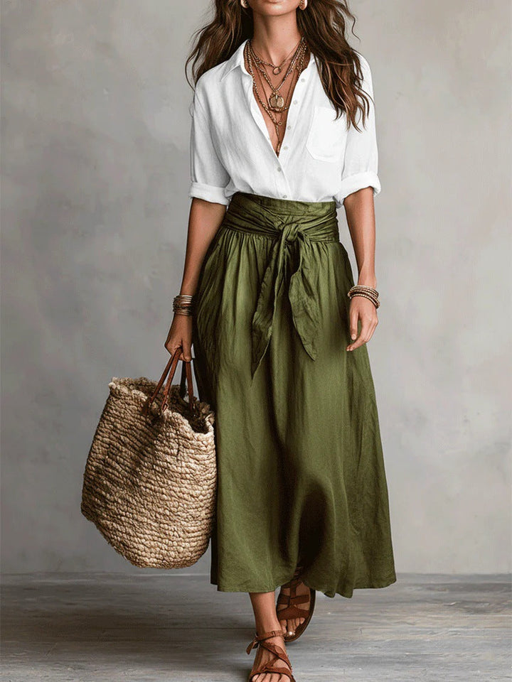 Vera – Ensemble de deux pièces : t-shirt noir et jupe midi vert olive