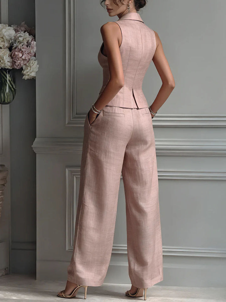 Ensemble femme deux pièces avec décolleté en V et boutons