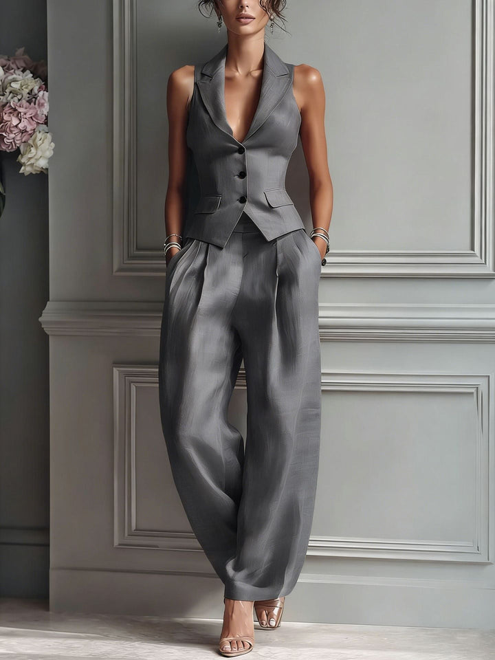 Ensemble femme deux pièces avec décolleté en V et boutons