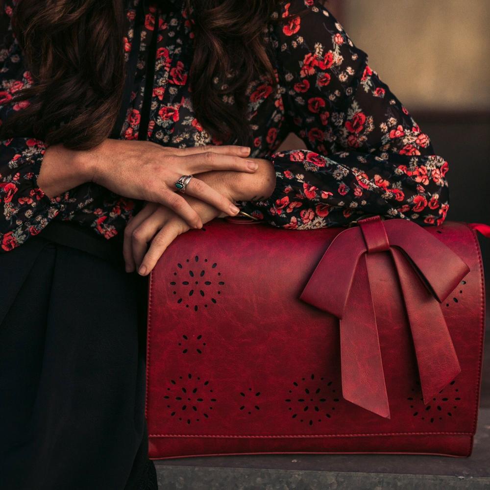 Elegant Bow-Tie Satchel