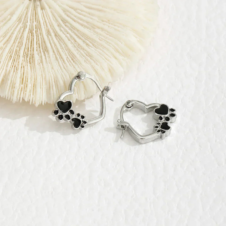 Huggie earrings with heart and black enamel.