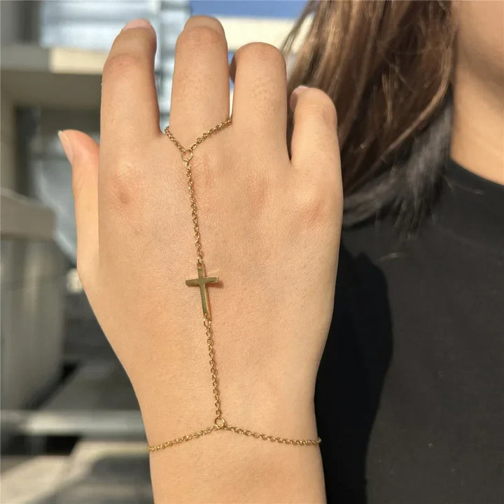 Bracelet à main en croix dorée
