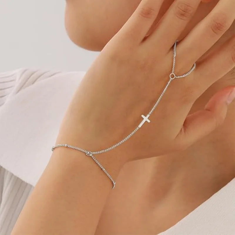 Bracelet à main en croix dorée