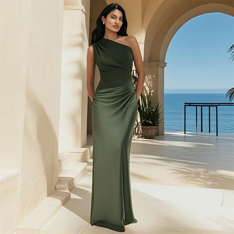 Robe maxi avec des remords en satin