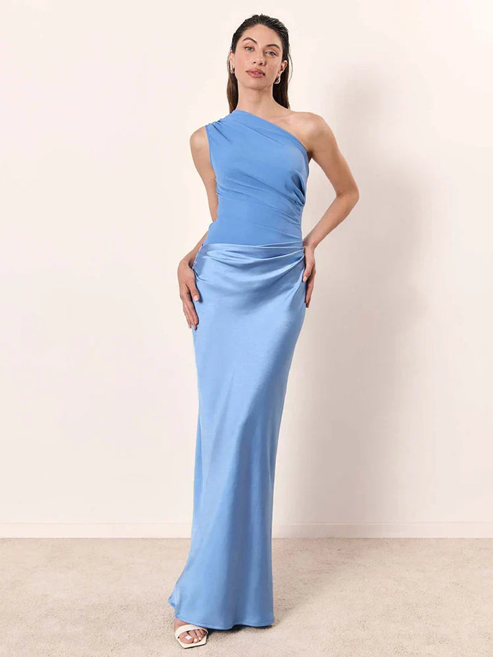 Robe maxi avec des remords en satin