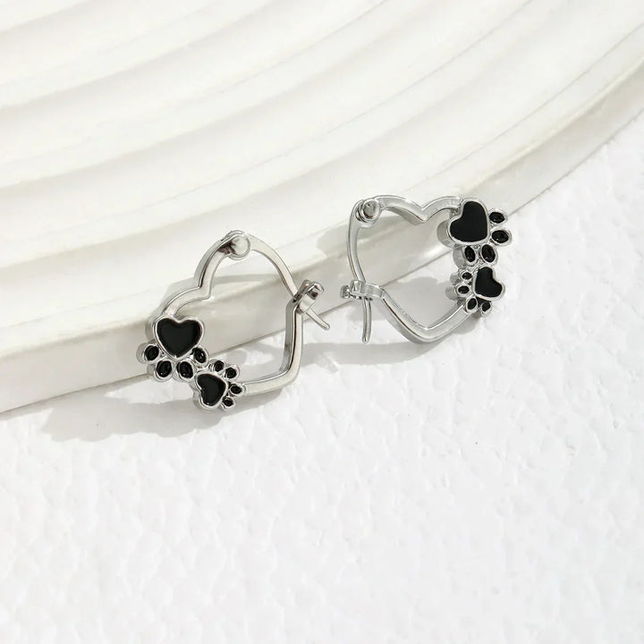 Huggie earrings with heart and black enamel.