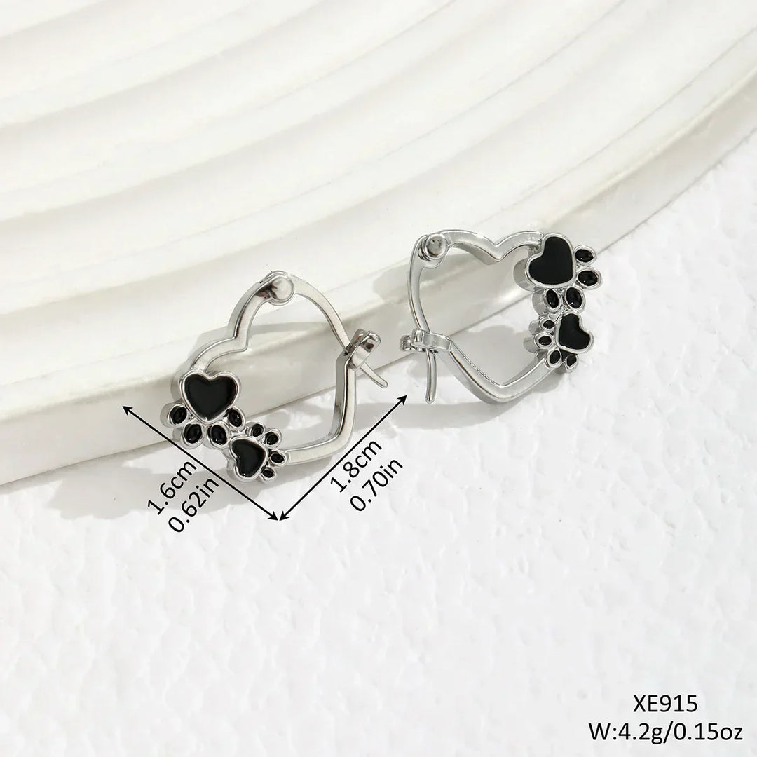 Huggie earrings with heart and black enamel.