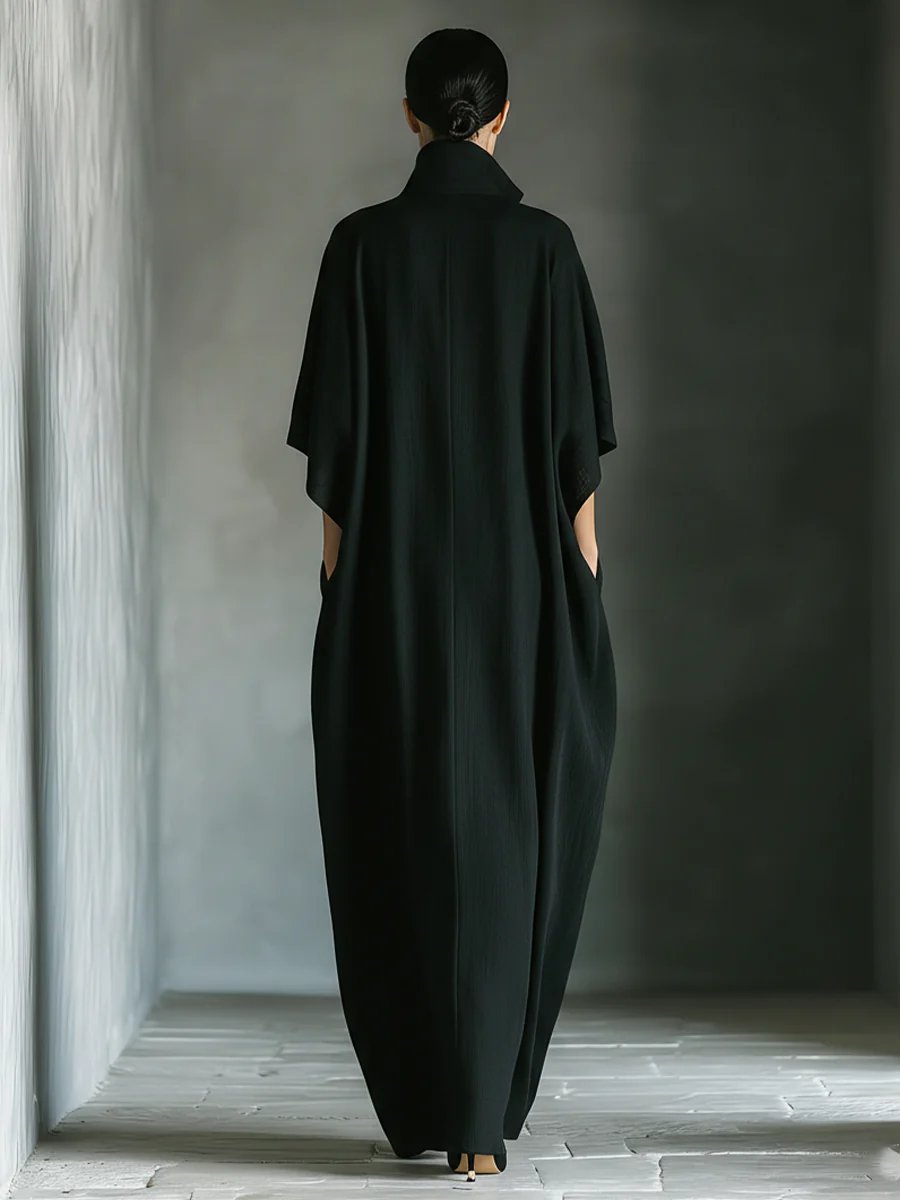Alessandra • Abito lungo nero oversize minimalista con maniche kimono