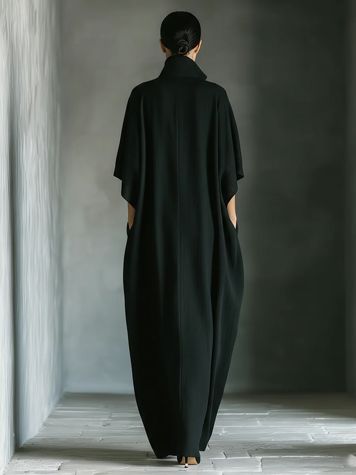 Alessandra • Abito lungo nero oversize minimalista con maniche kimono