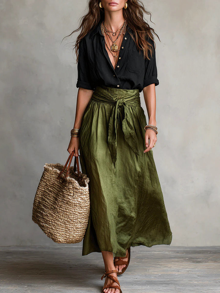 Vera – Ensemble de deux pièces : t-shirt noir et jupe midi vert olive