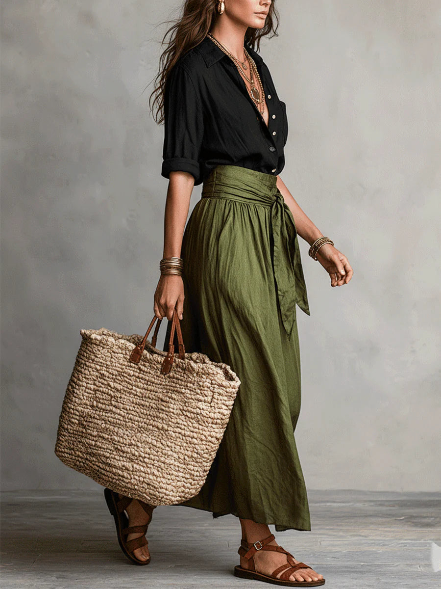 Vera – Ensemble de deux pièces : t-shirt noir et jupe midi vert olive