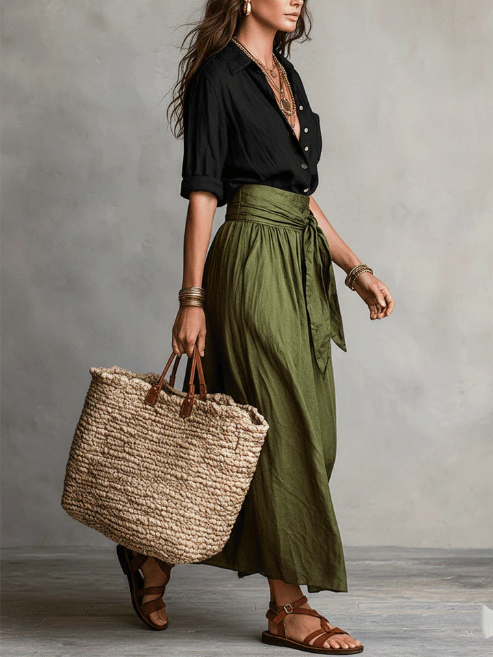 Vera – Ensemble de deux pièces : t-shirt noir et jupe midi vert olive