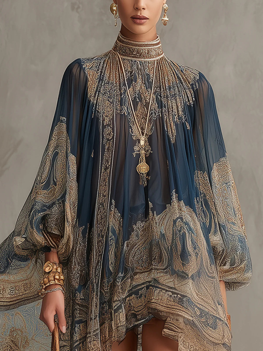 Robe mini bleu marine avec décolleté en chiffon irrégulier et imprimé baroque