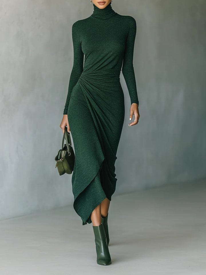 Lenora ∙ Robe midi enveloppante asymétrique avec plis et col haut vert foncé