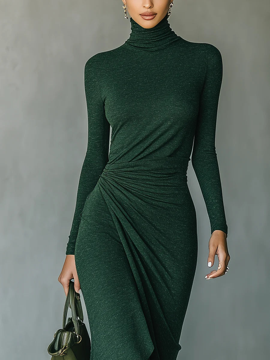 Lenora ∙ Robe midi enveloppante asymétrique avec plis et col haut vert foncé